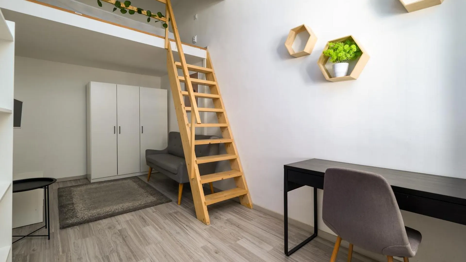 5 Bedrooms Keleti-Home Budapest Apartment