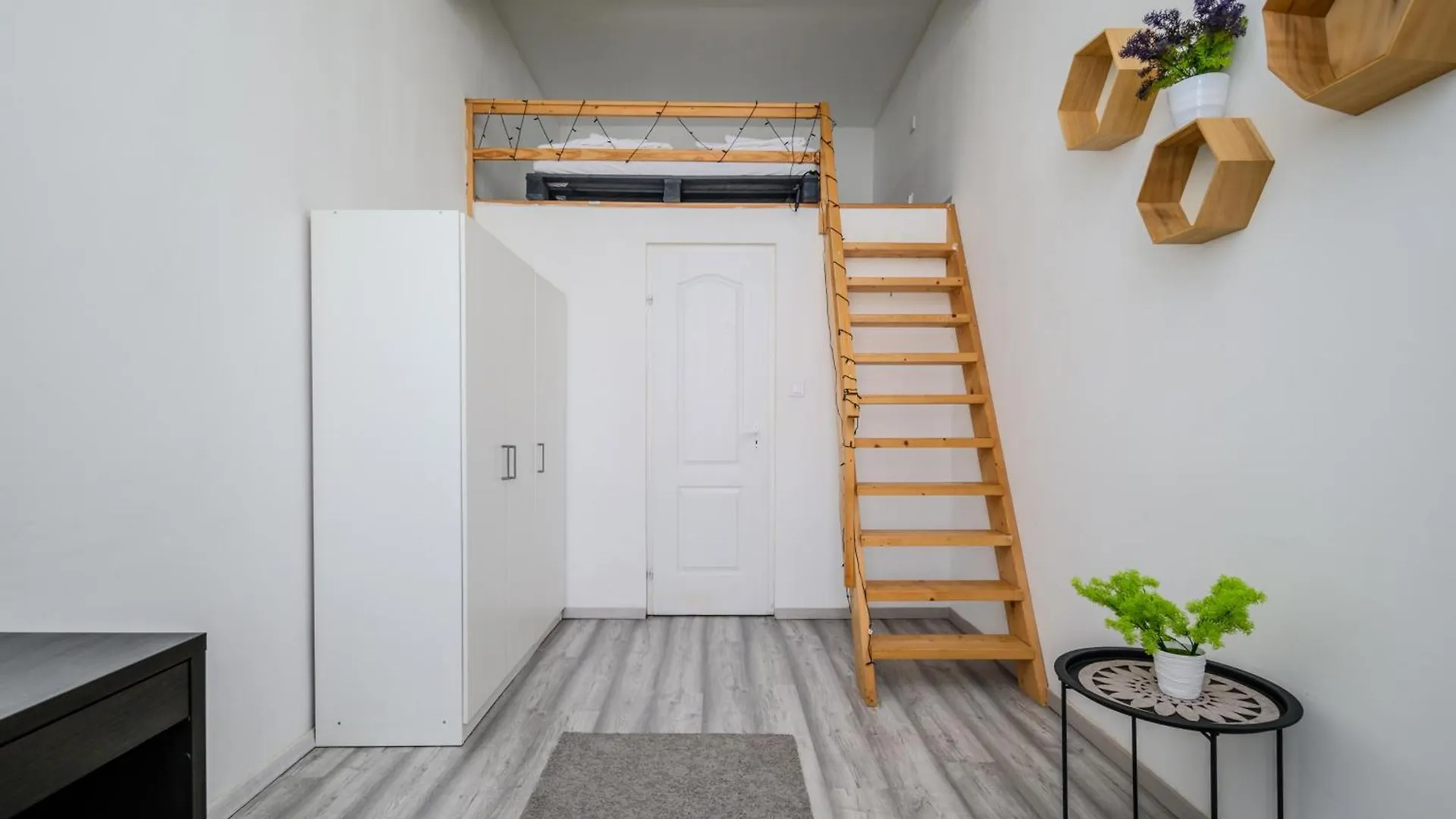 5 Bedrooms Keleti-Home Budapest Apartment